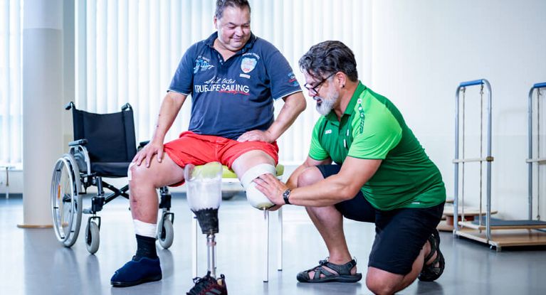 Anprobe einer Unterschenkelprothese