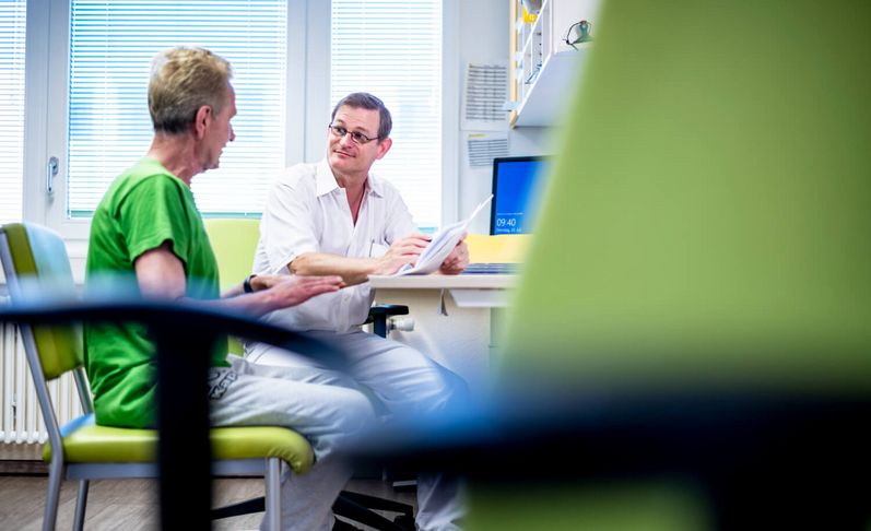 Arzt und Patient im Gespräch